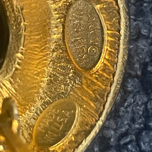 Kenneth Jay Lane Black Enamel Swirl Clip-on Earrings - Picture 6 of 8